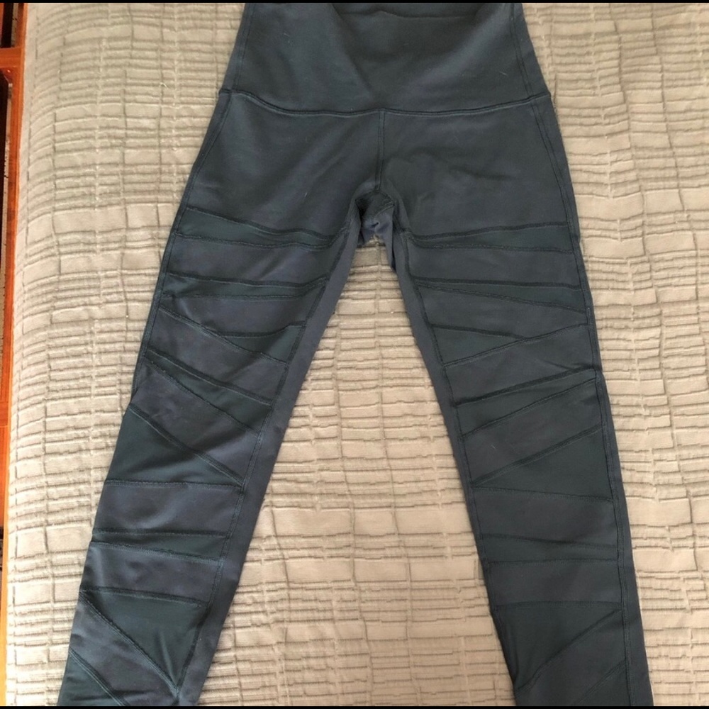EUC Rare Lululemon High Times Tech Mesh Legging 8 - Picture 3 of 4